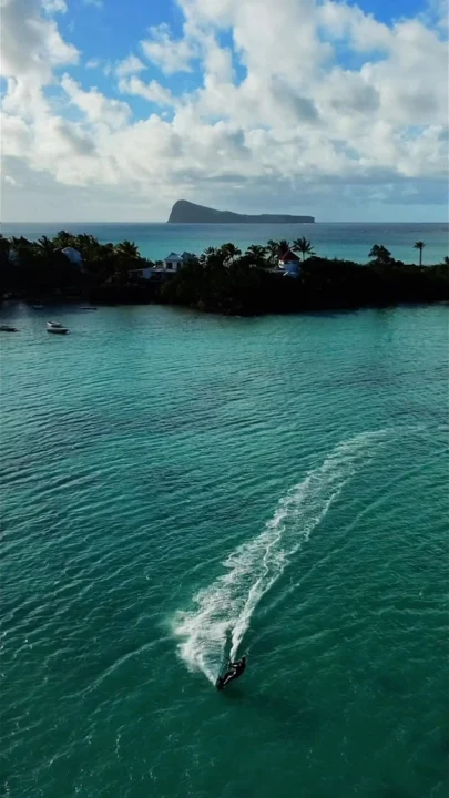Changing POV! Anse la raie…Kitsurfing in the North of Mauritius! Would you want to…