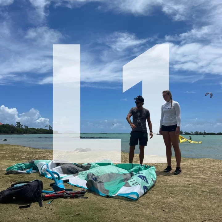 LESSON 1 - BEGINNER LEVEL Ready to kickstart your kitesurfing journey? 🤙🏽🏄🏽‍♂️🌊 Kitesurfing is…